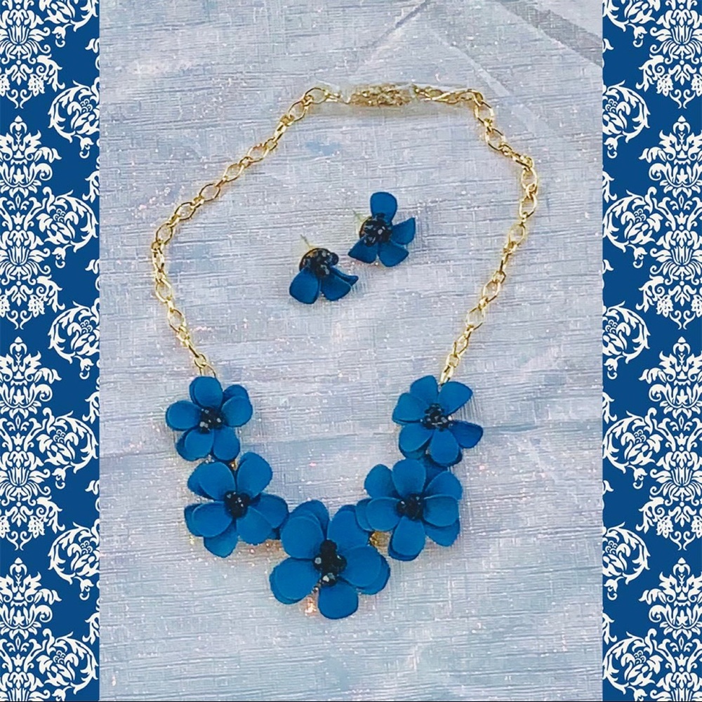 Beautiful Blue Flower Necklace and Earrings Set